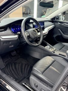 Professionelle Auto Innenreinigung in Bielefeld – sauberer Innenraum nach Aufbereitung bei Glanz Car