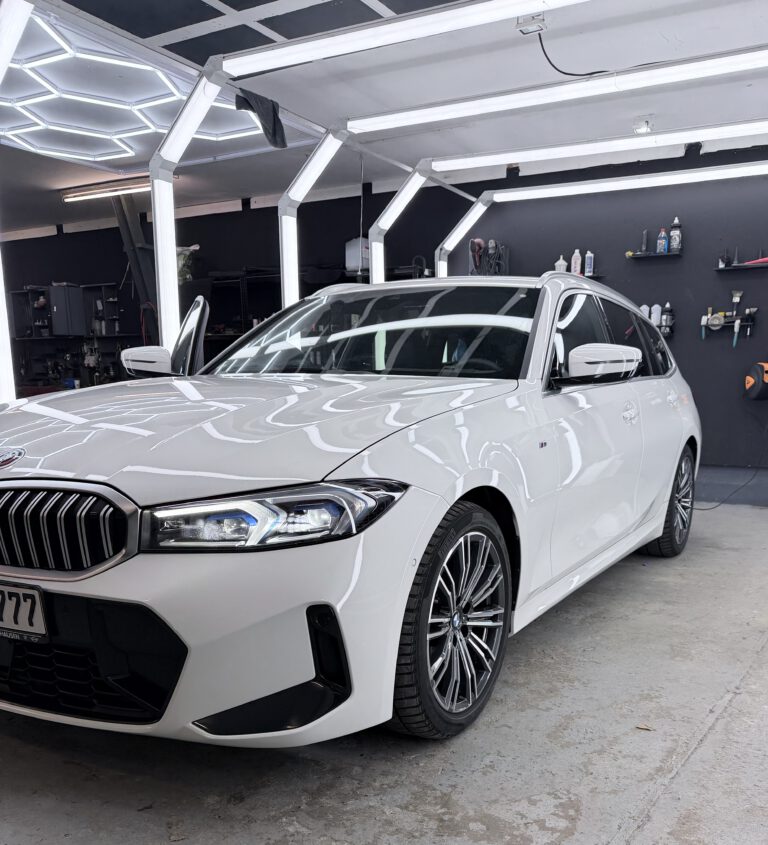 Autoaufbereitung BMW Bielefeld Außenreinigung und Lackpflege professionell aufbereitetes Auto